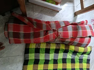 টেবিল,খাট,তোষক বিক্রি হবে