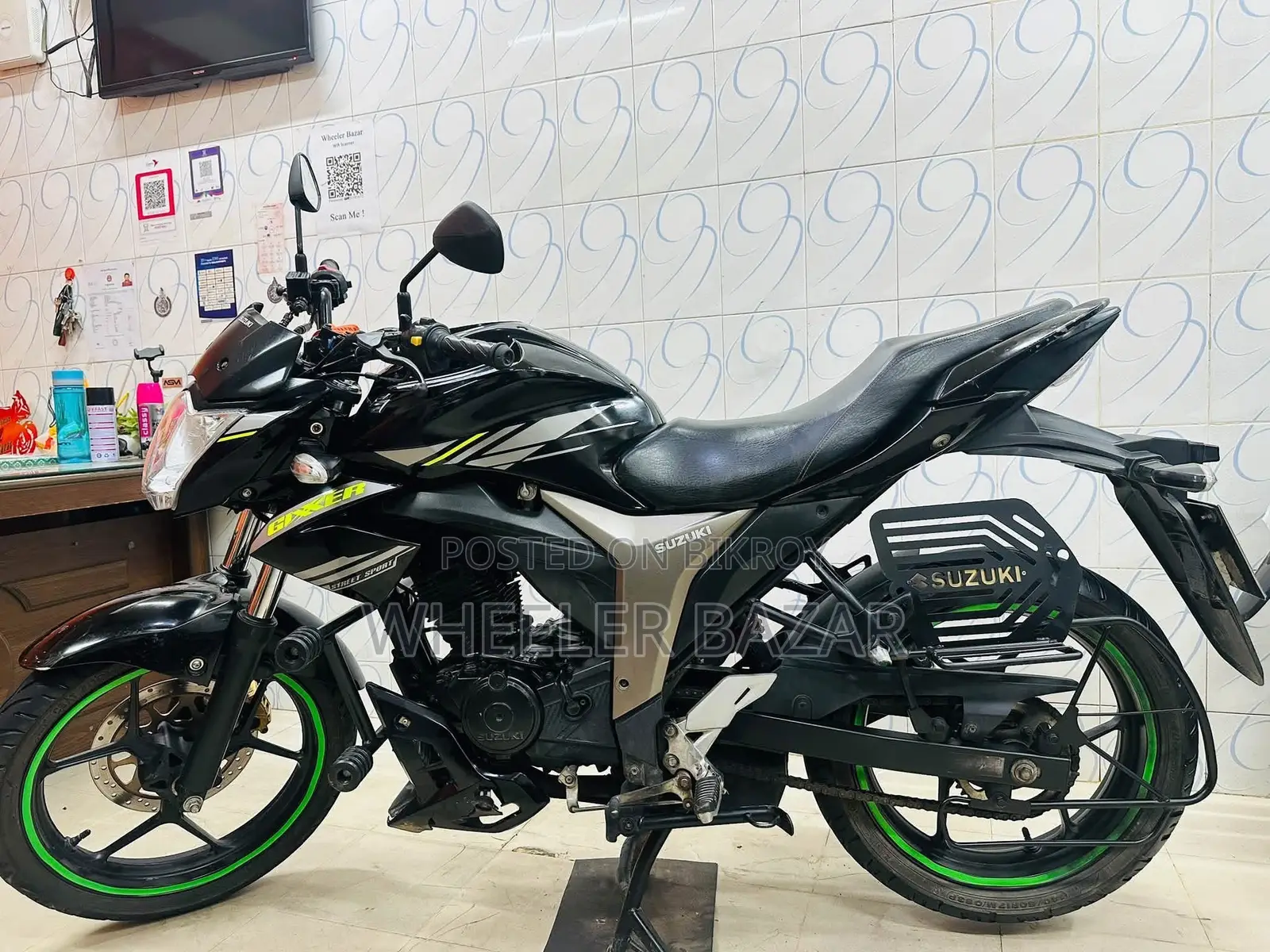 সুজুকি জিক্সার ২০২৩ ব্ল্যাক
