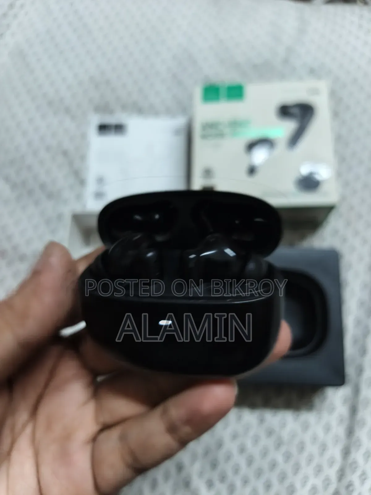 ব্লুটুথ ইয়ারবাডস