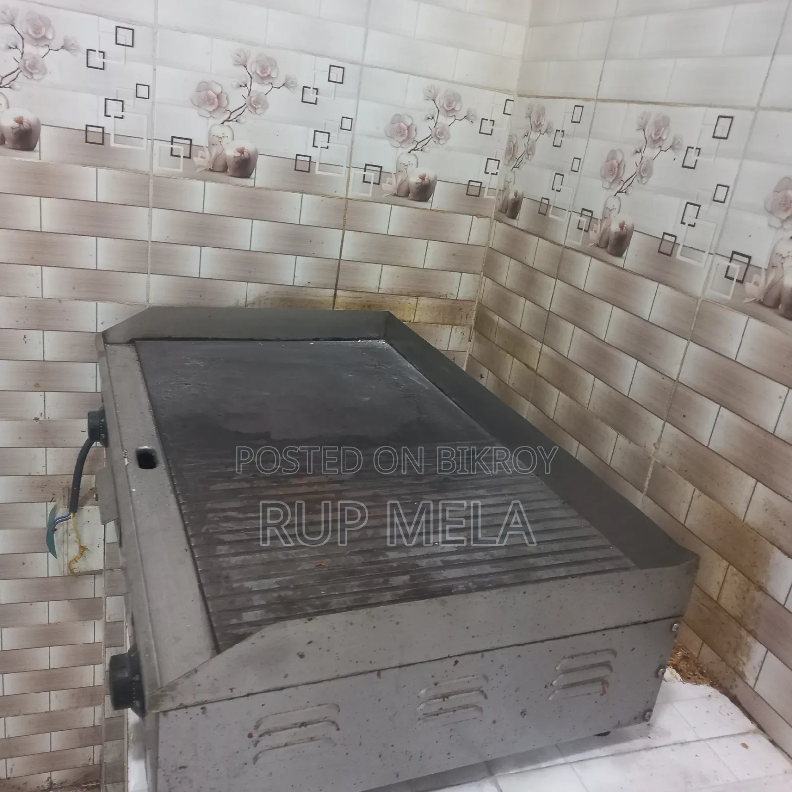 দক্ষিণ মুখে ৩ কাটা প্লট বিক্রয় সেক্টর ২৬