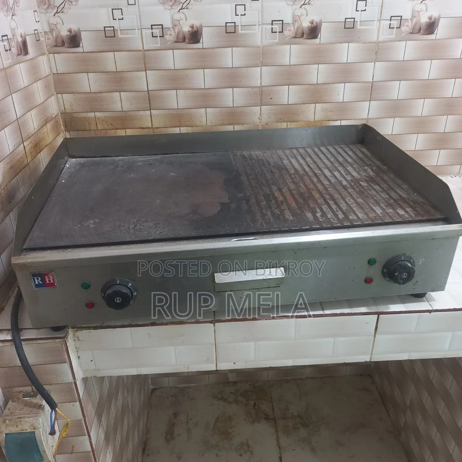 দক্ষিণ মুখে ৩ কাটা প্লট বিক্রয় সেক্টর ২৬