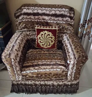 ৩টি সংযুক্ত সোফা এবং ২টি সিঙ্গেল সোফা