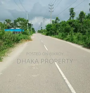 সেক্টর-২০ এ কর্নার ৩ কাঠা উত্তর/পশ্চিম মুখী।