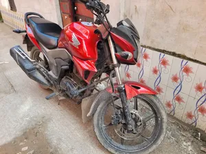 Honda CB 2016 Red