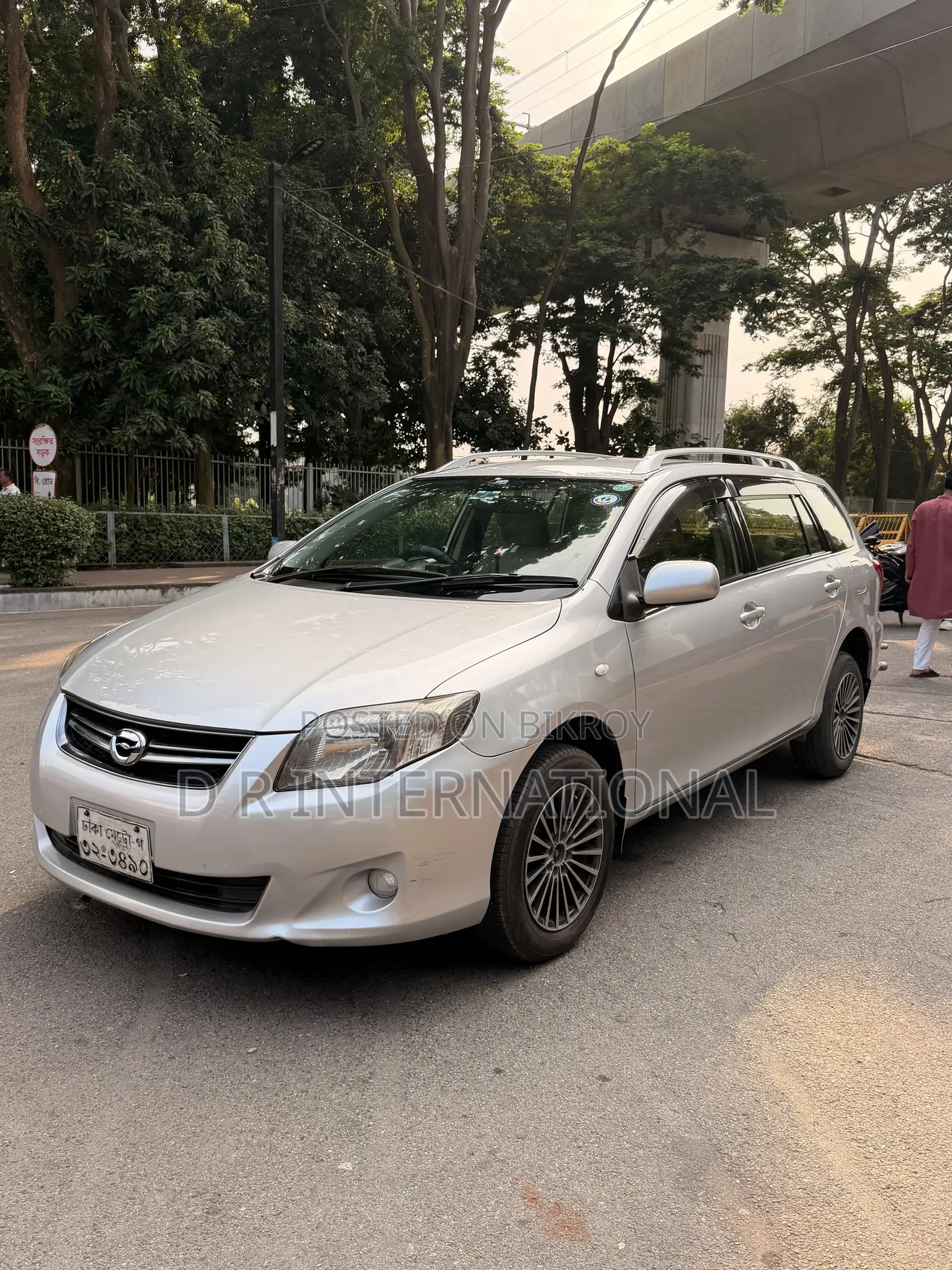 টয়োটা করোল্লা ফিল্ডার ২০১২ সিলভার
