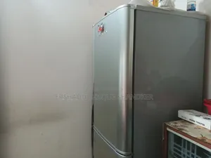 ২২ সিএফটি রেফ্রিজারেটর