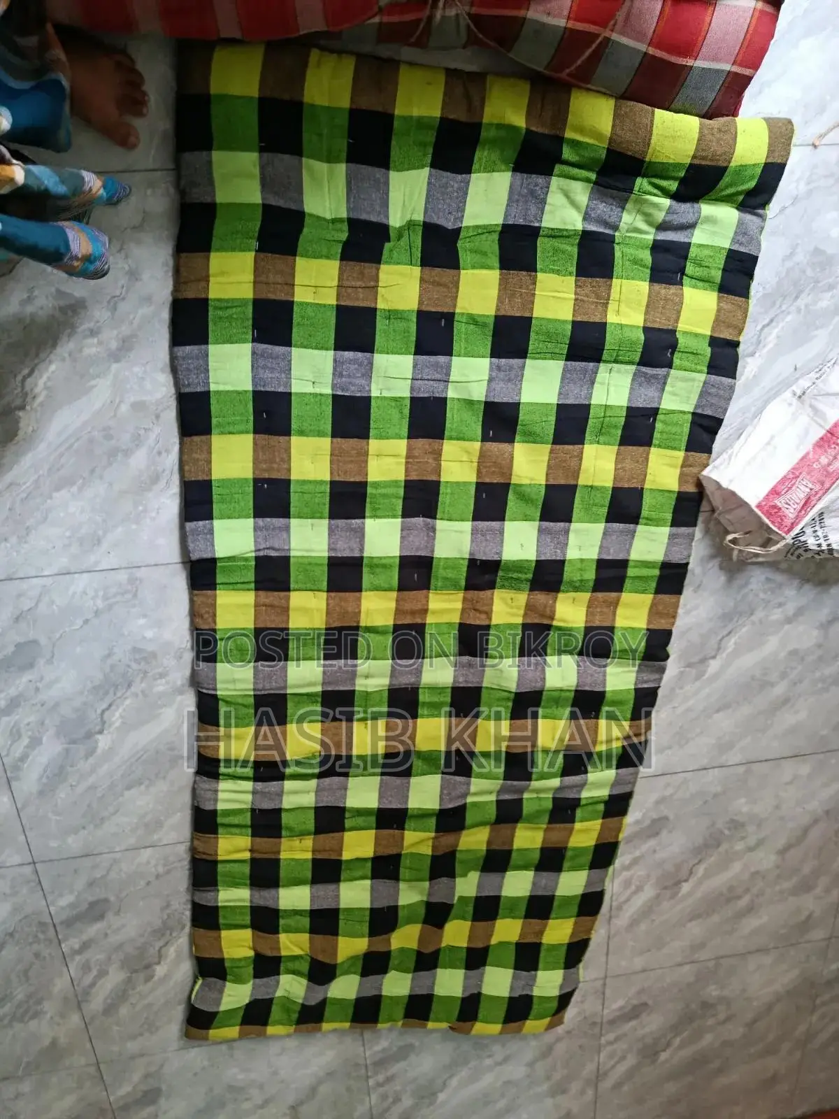 টেবিল,খাট,তোষক বিক্রি হবে