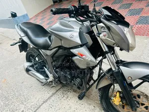 সুজুকি জিক্সার ২০১৯ সিলভার
