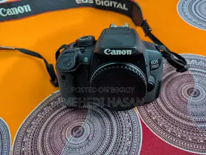 Canon 700D DSLR + 50mm F/1.8 STM Portrait Lens