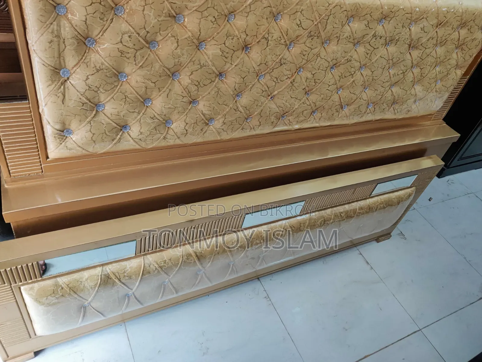 মালয়শিয়ান উড এর খাট