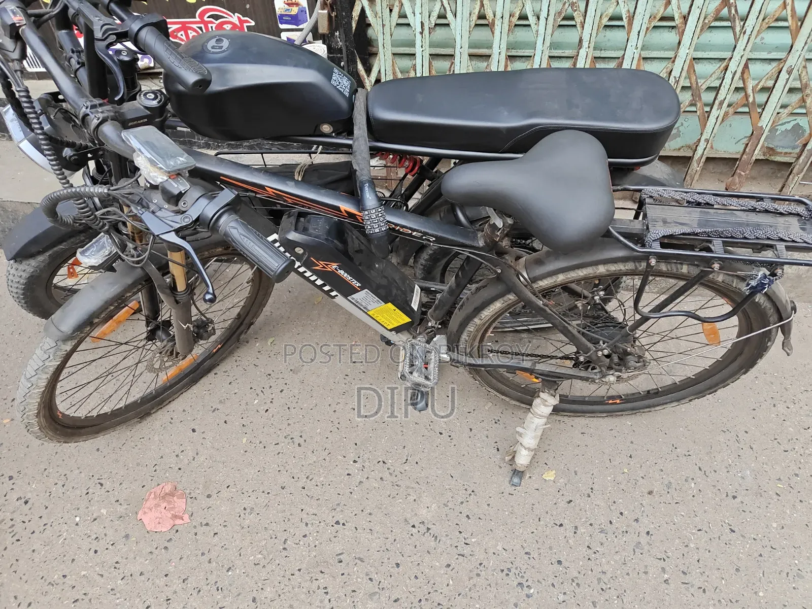 মোটরসাইকেল ২০২৬ কালো