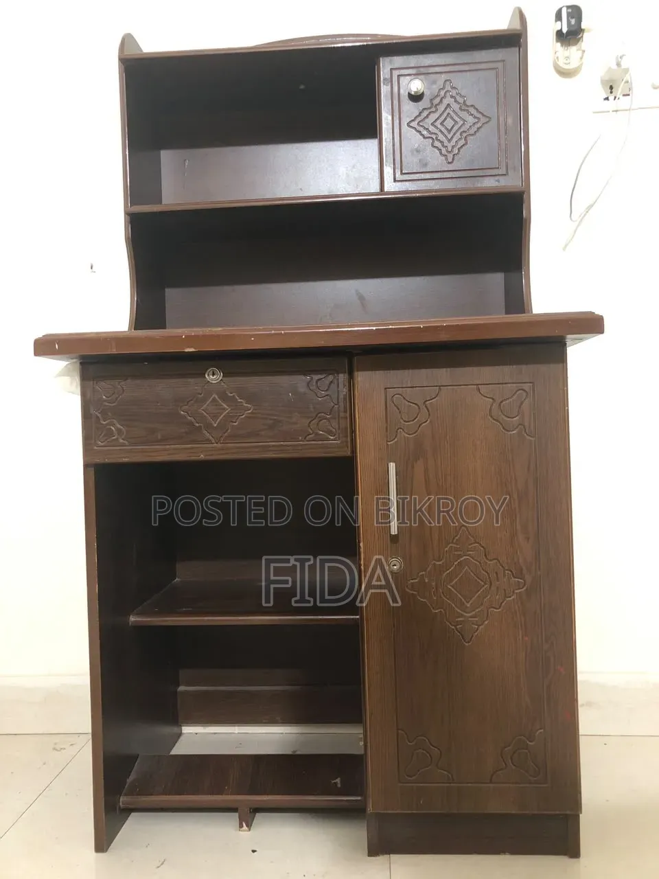 পড়ার টেবিল