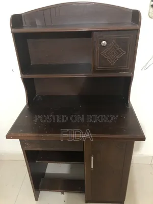 পড়ার টেবিল