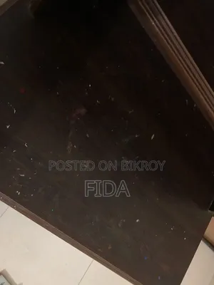 পড়ার টেবিল