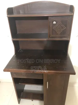 পড়ার টেবিল