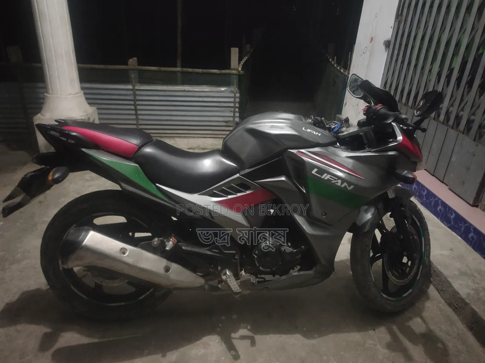 মোটরসাইকেল ২০১৮ ধূসর