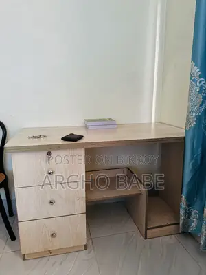 গেমিং এবং পড়ার টেবিল