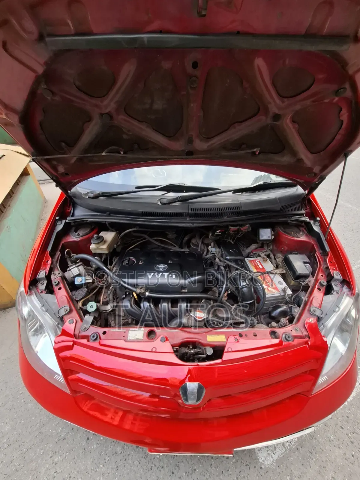 Toyota IST 2005 Red