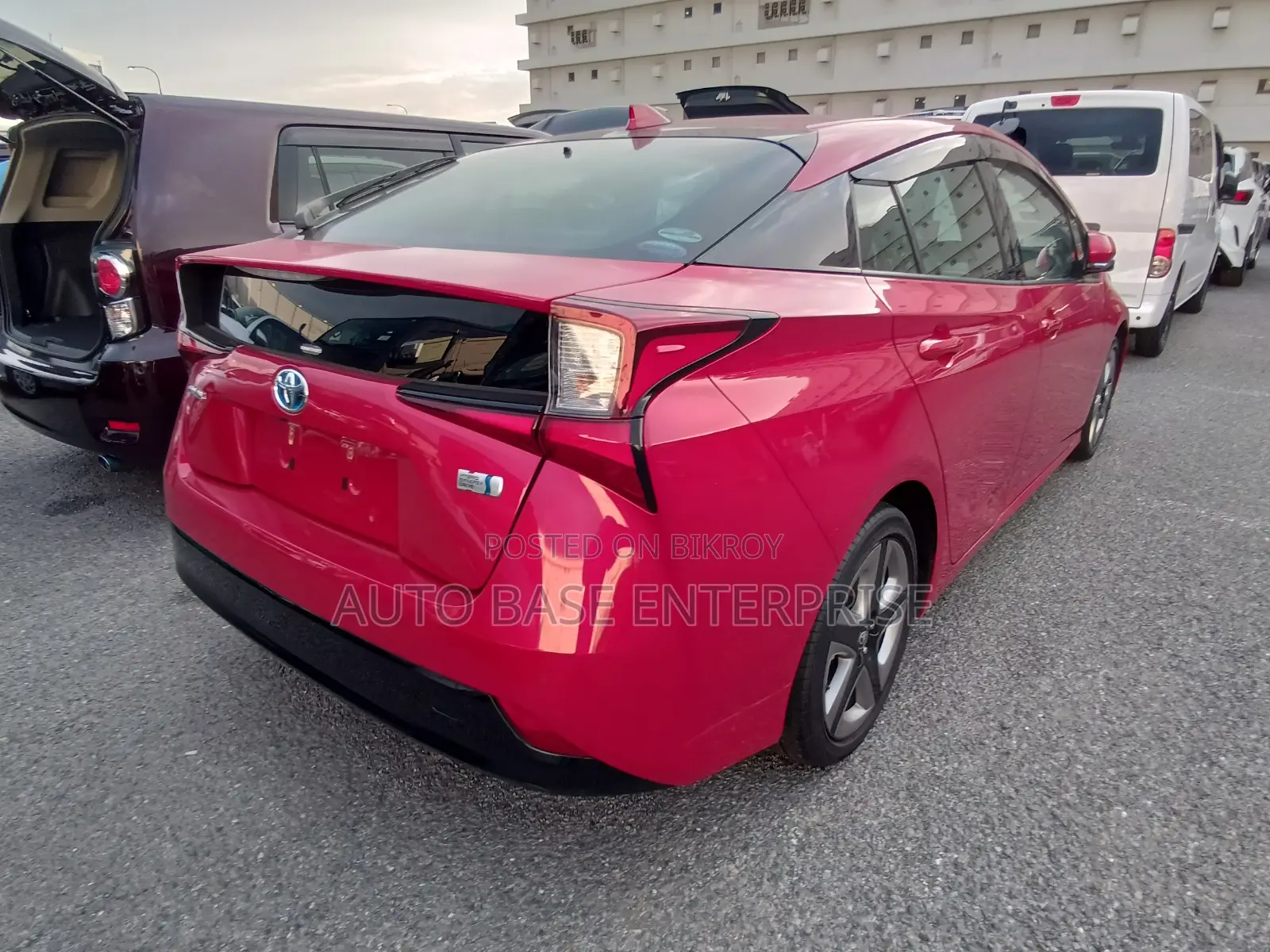 Toyota Prius 2021 Red
