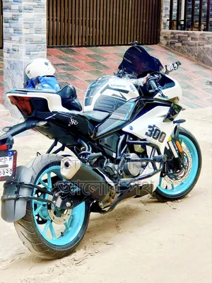 সিএফমটো ৩০০এসআর ২০২৫ সাদা