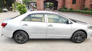 Toyota Premio 2016 Silver