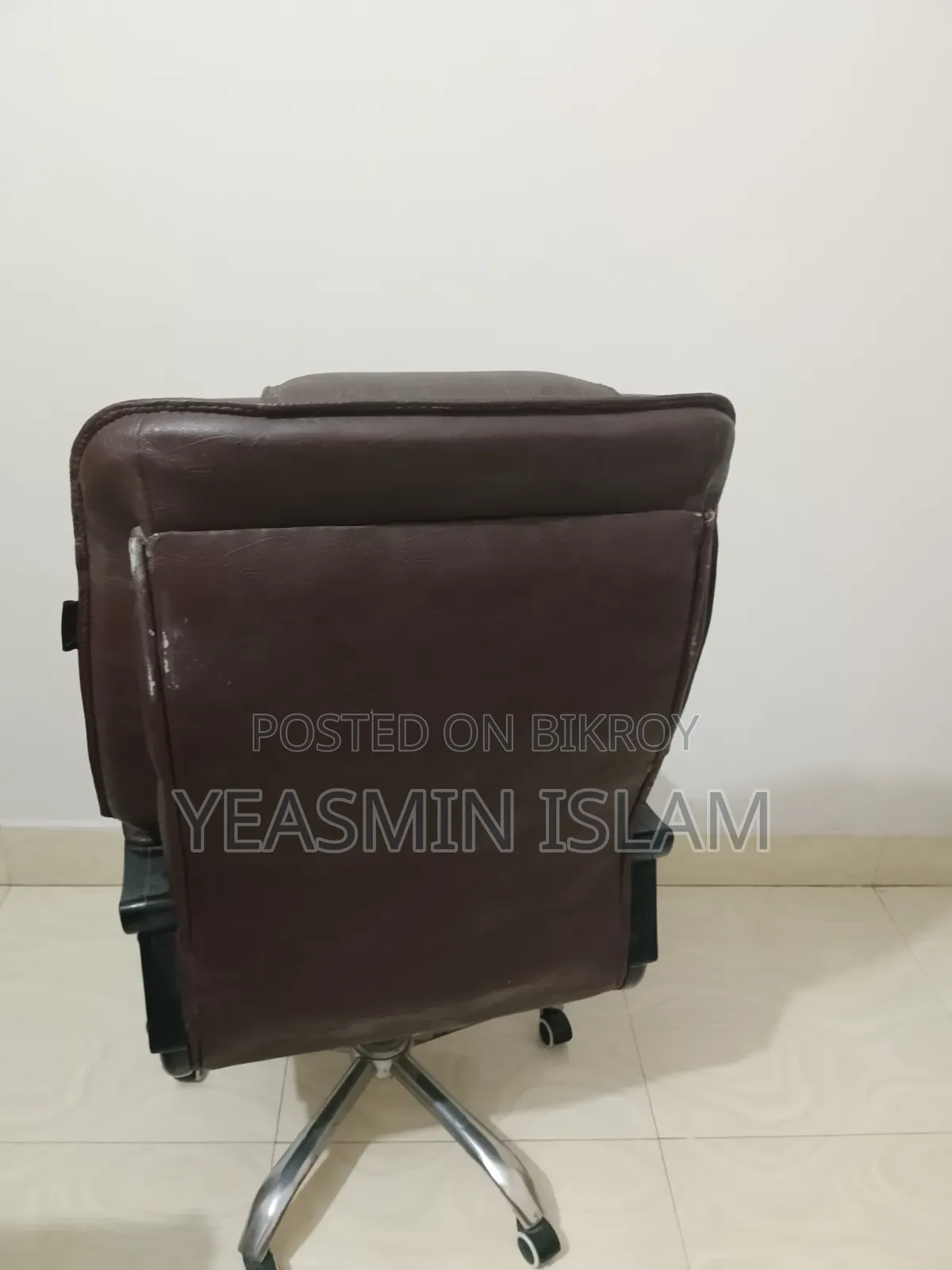 ১টি চেয়ার বিক্রি