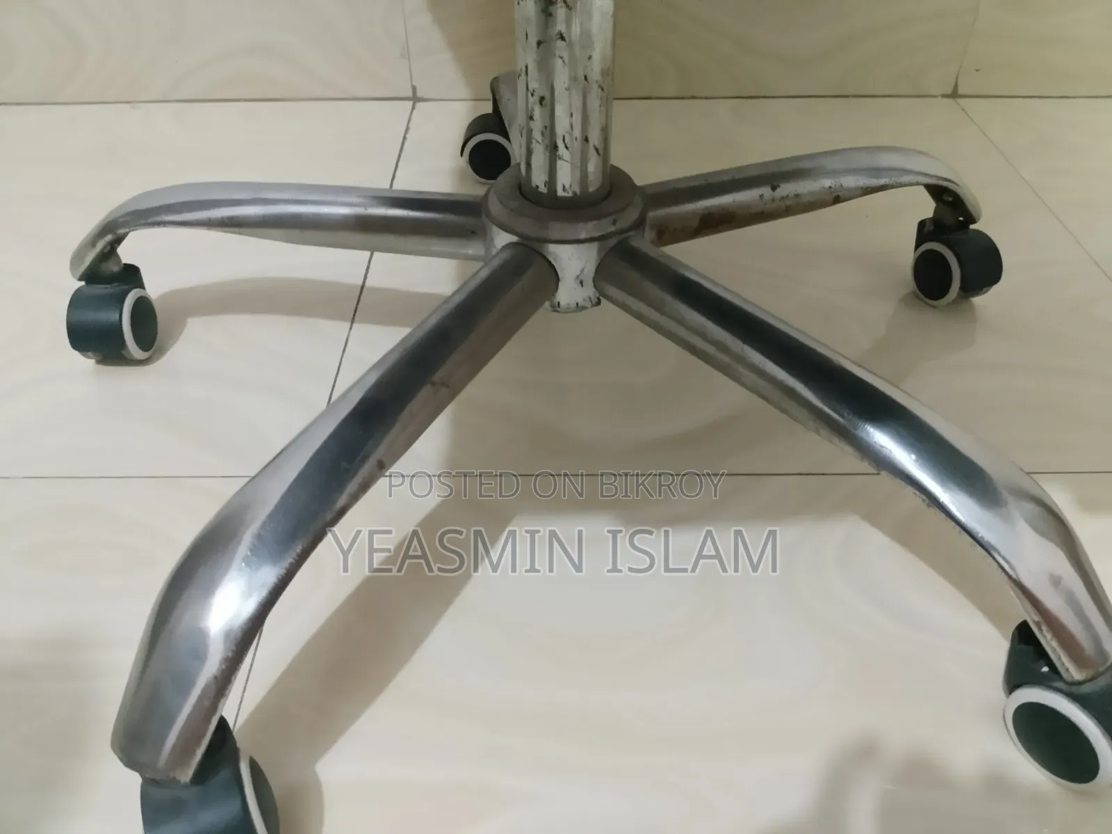 ১টি চেয়ার বিক্রি