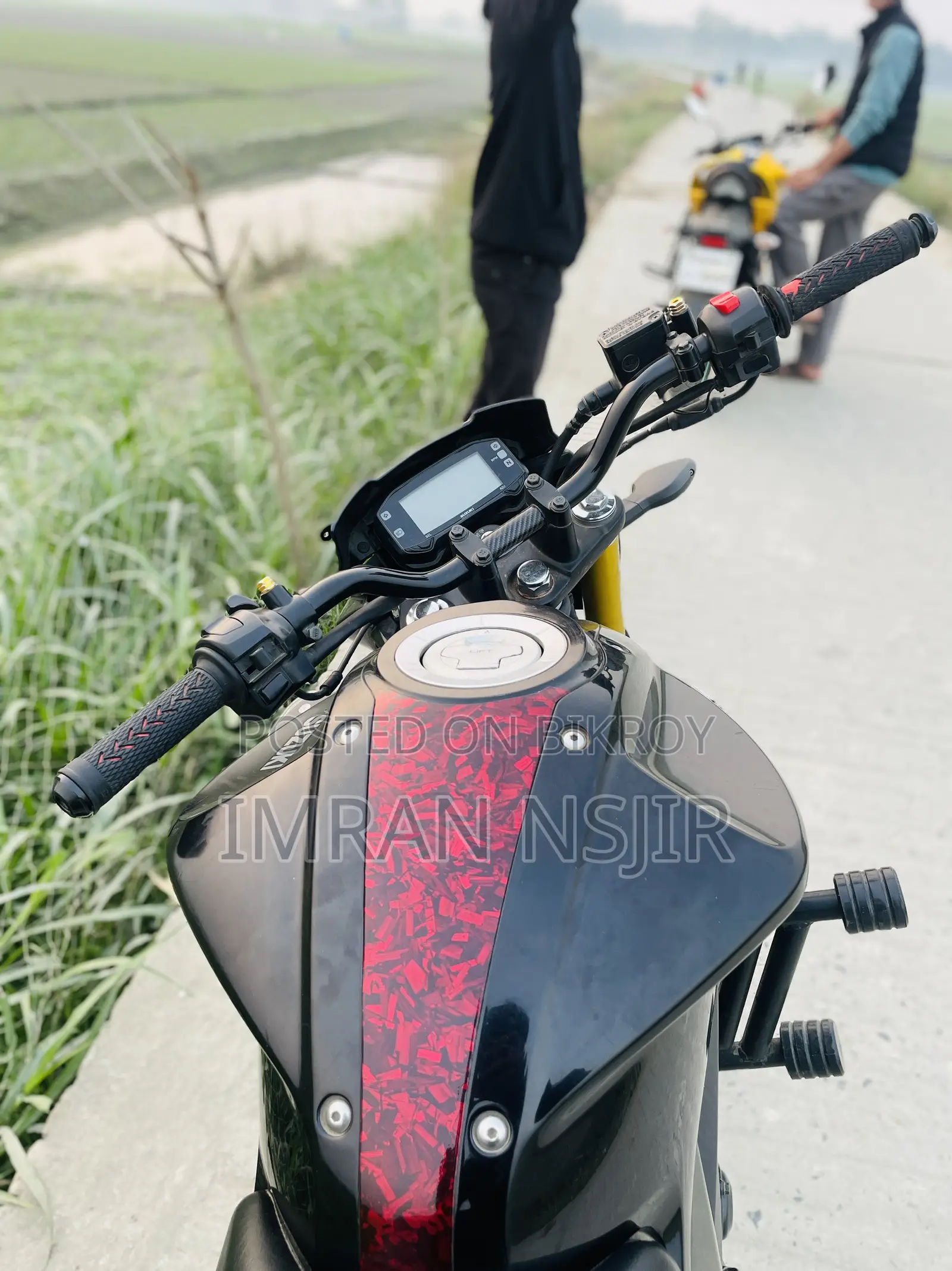 সুজুকি গিক্সার ২০২২ কালো