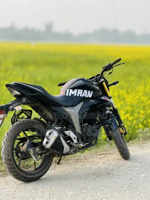 সুজুকি গিক্সার ২০২২ কালো