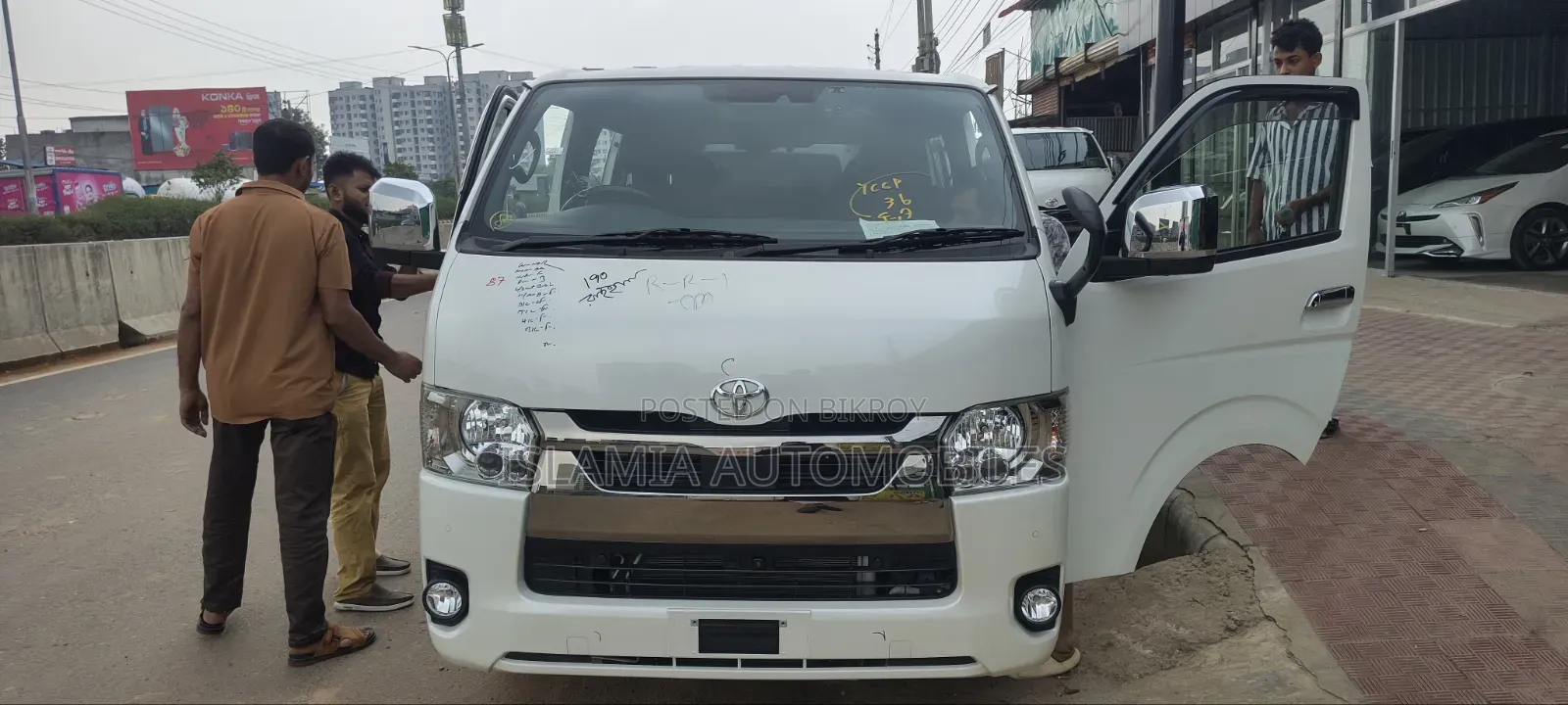 Toyota HiAce 2021