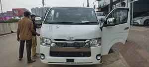 Toyota HiAce 2021
