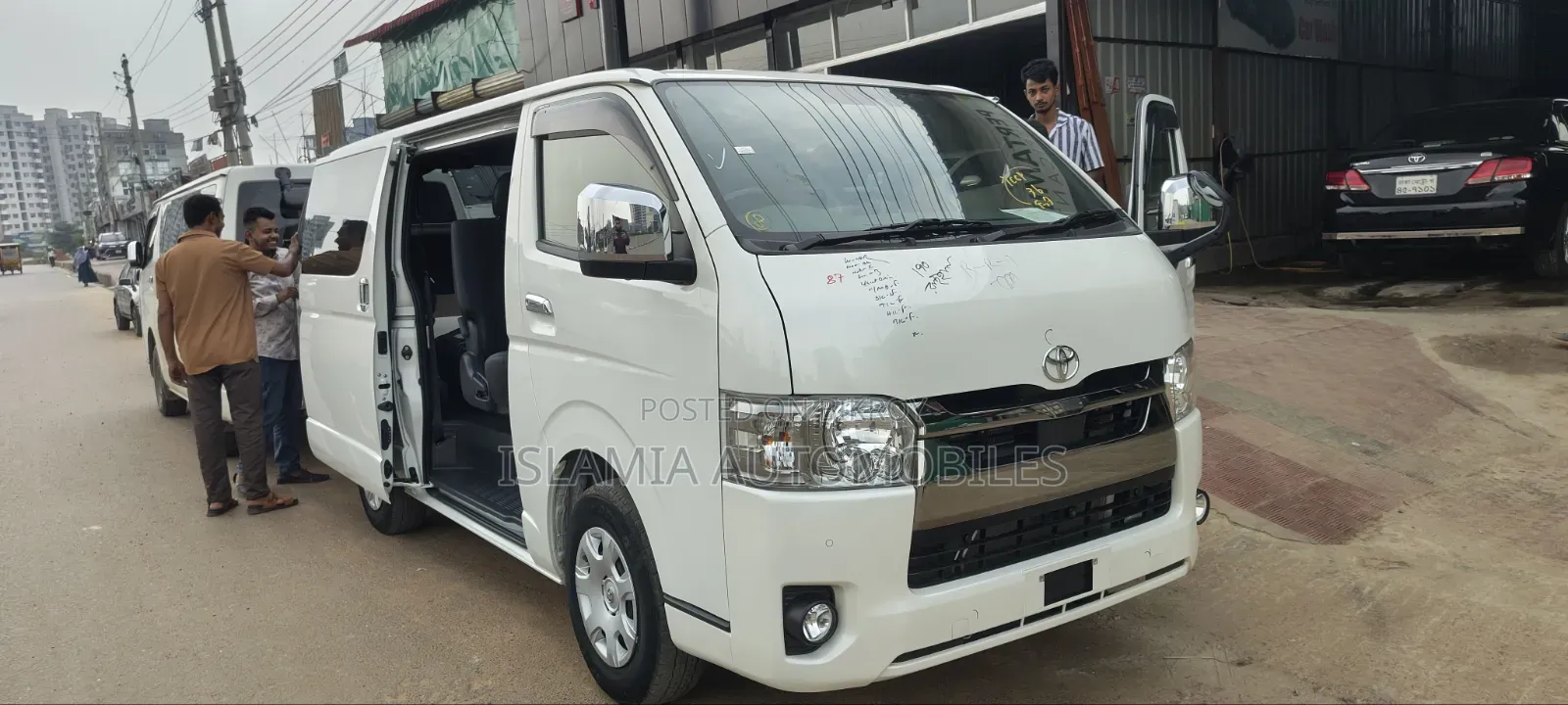 Toyota HiAce 2021