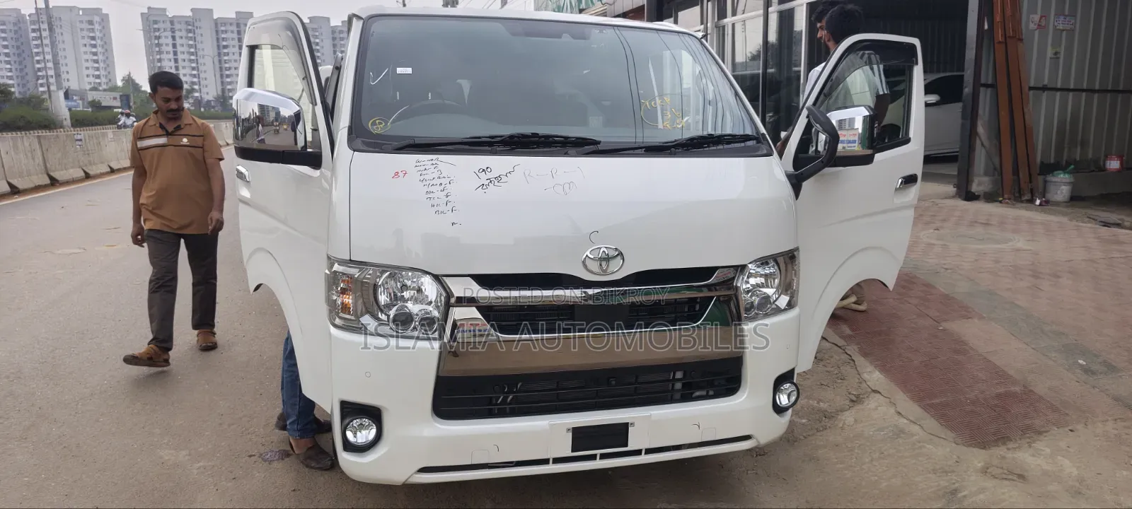 Toyota HiAce 2021
