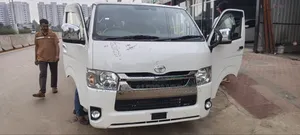 Toyota HiAce 2021
