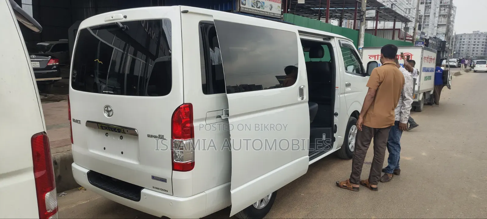 Toyota HiAce 2021