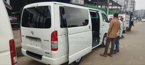 Toyota HiAce 2021