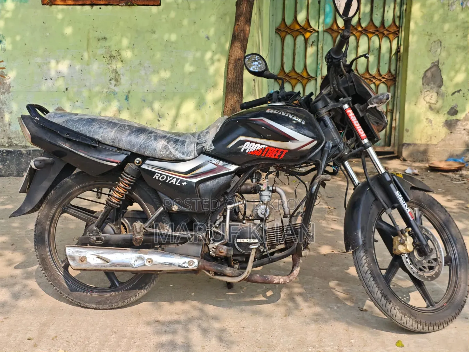 রানার রয়্যাল+ ভি২ ২০২২ কালো