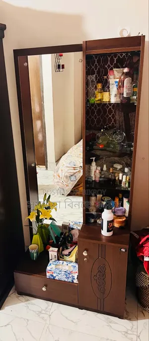 আলমিরা, ড্রেসিং টেবিল ও ফোল্ডেবল পড়ার টেবিল
