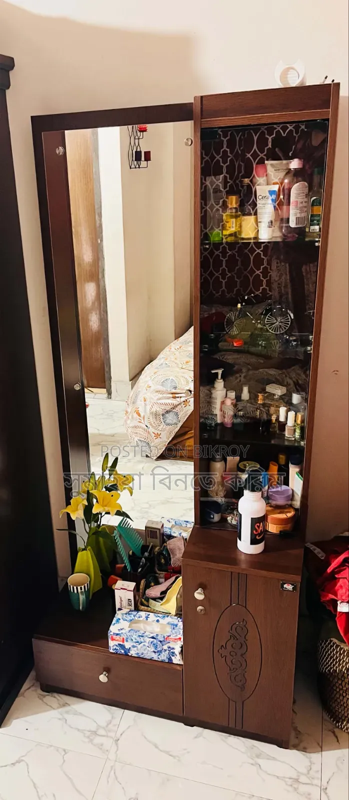 আলমিরা, ড্রেসিং টেবিল ও ফোল্ডেবল পড়ার টেবিল