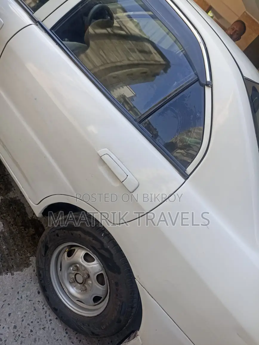 Mitsubishi Lancer 2000 White