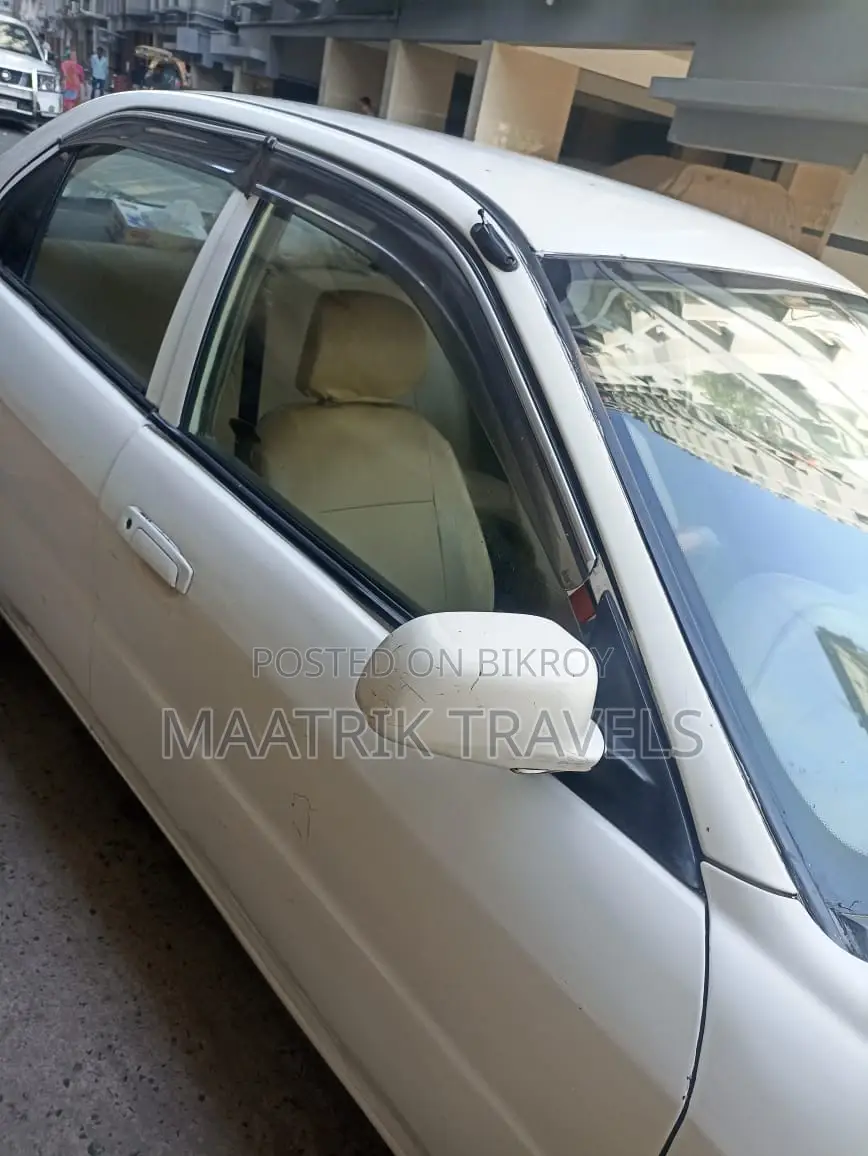 Mitsubishi Lancer 2000 White