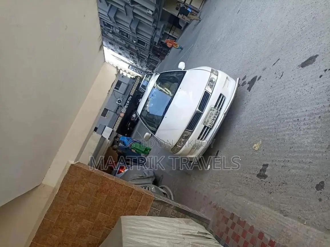 Mitsubishi Lancer 2000 White