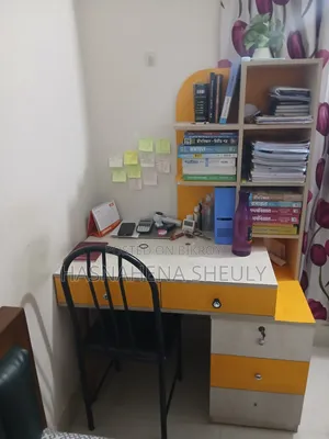 একটি পড়ার টেবিল বিক্রি করতে চাই