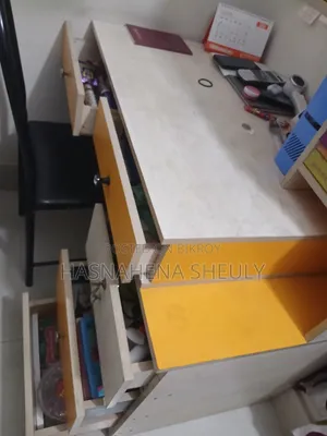 একটি পড়ার টেবিল বিক্রি করতে চাই