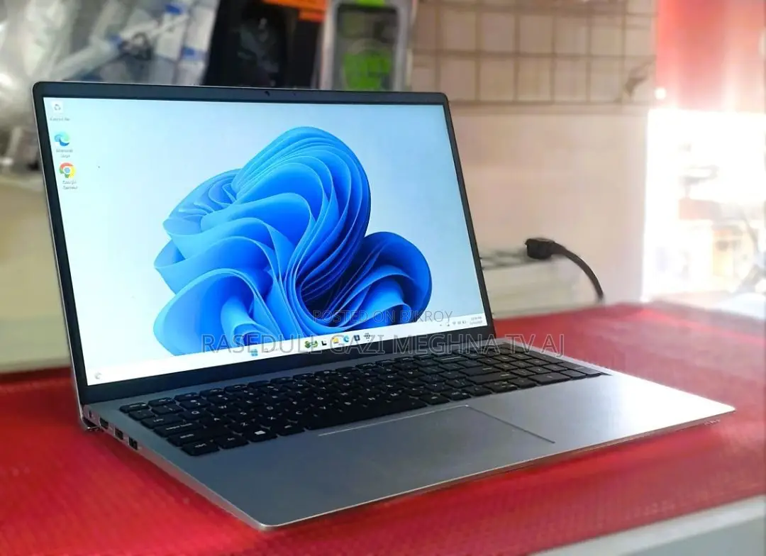 Laptop Dell 4GB Intel SSD 500GB