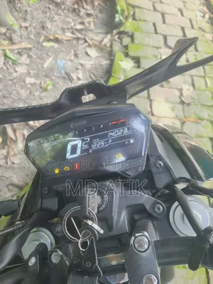 হিরো এক্সট্রিম ১২৫আর ২০২৫ ব্ল্যাক