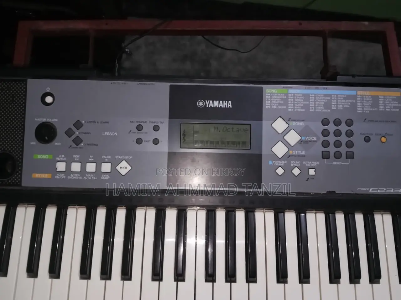 Keyboard for sale. Completely like new. Yamaha PSR - E233