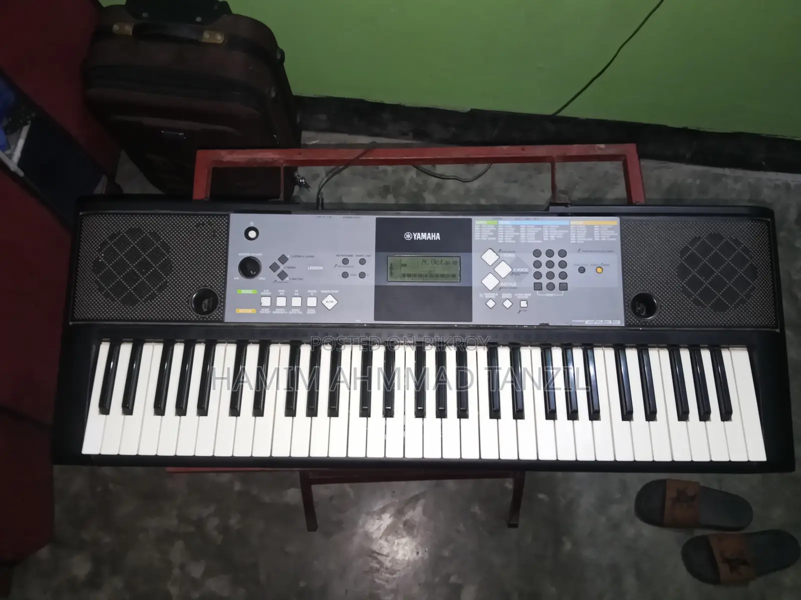 Keyboard for sale. Completely like new. Yamaha PSR - E233