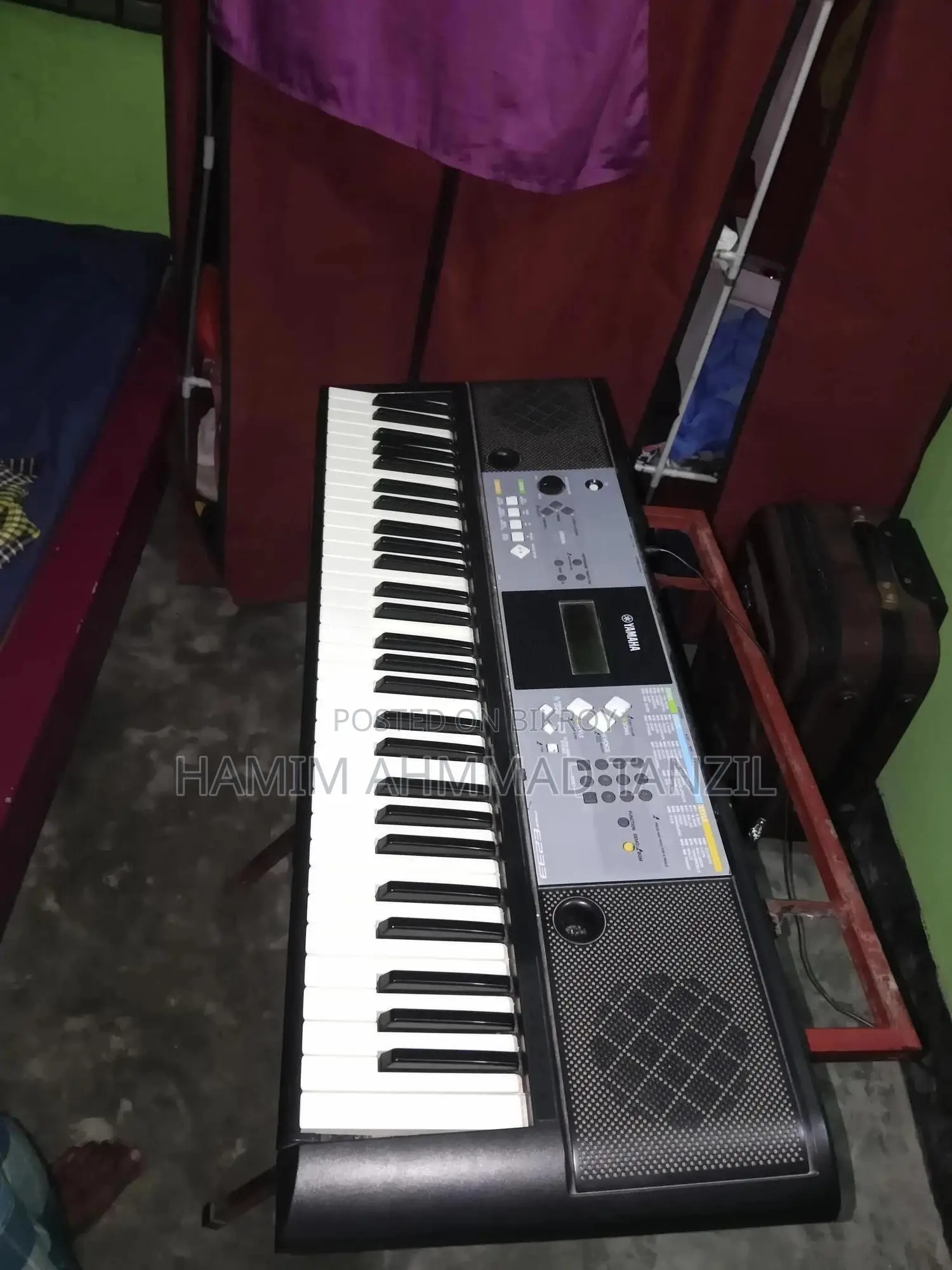 Keyboard for sale. Completely like new. Yamaha PSR - E233