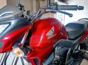 Honda CB 2017 Red